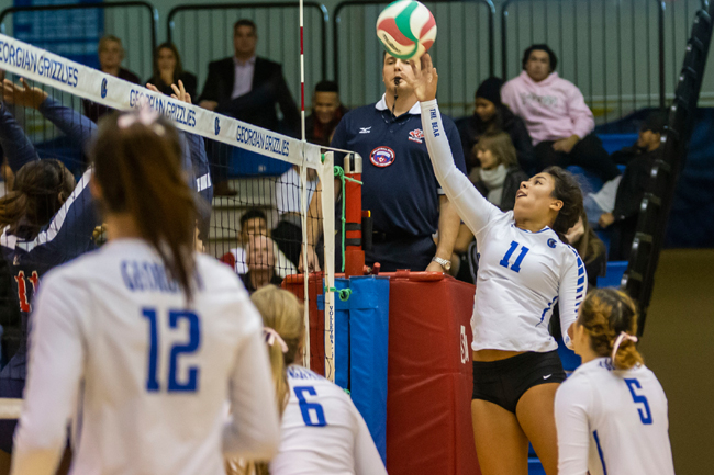 WOMEN'S VOLLEYBALL SWEEP LANCERS IN TIGHT SETS